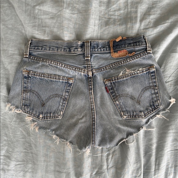 LEVI’S 501 JEAN CUTOFF SHORTS - Picture 2 of 2